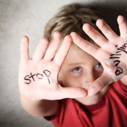 Bullying y suicidio como problemas relacionados entre sí durante la infancia y adolescencia